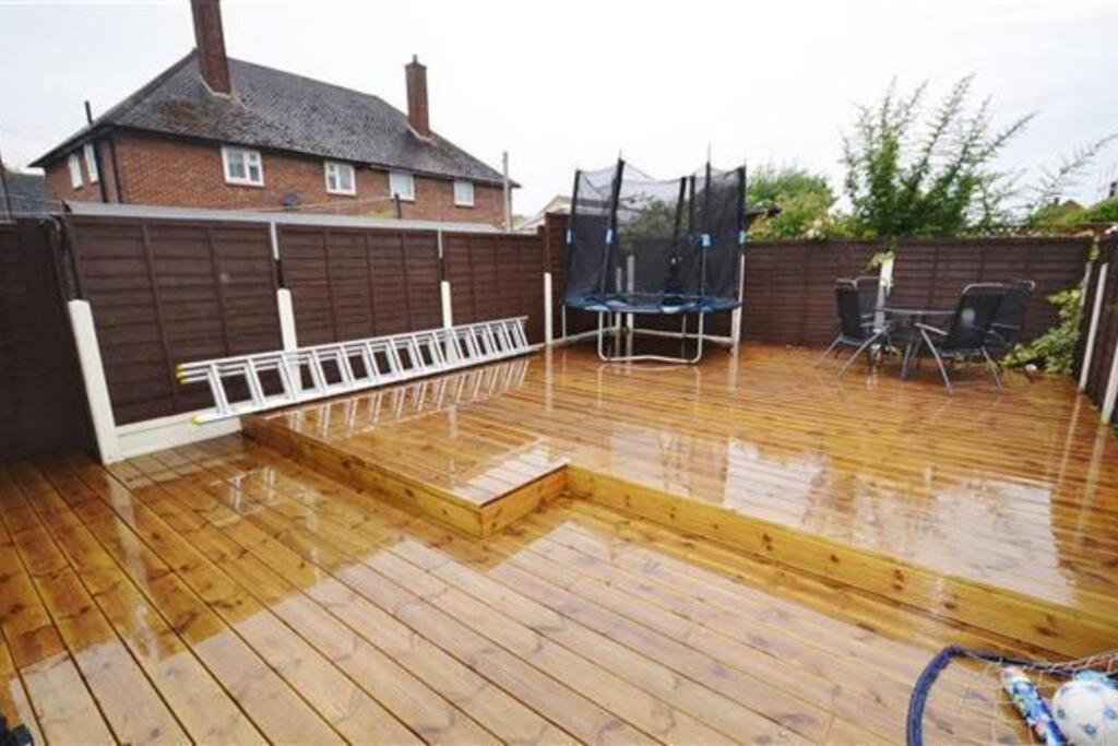 Fabulous 3 Bedroom House , Sleeps Up To 5-7 Guest. South Ockendon Экстерьер фото